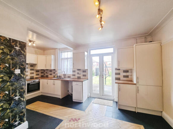 3 bed Semi-Detached for sale Image 4