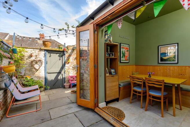 3 bed Terraced for sale Image 12