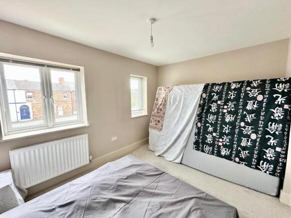 3 bed Terraced to rent Image 8