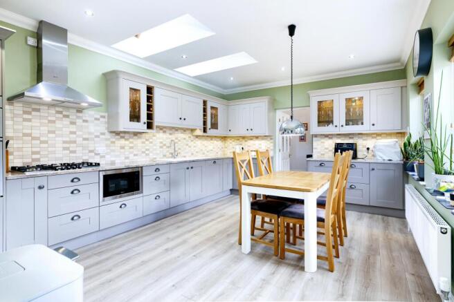 4 bed Detached for sale Image 4