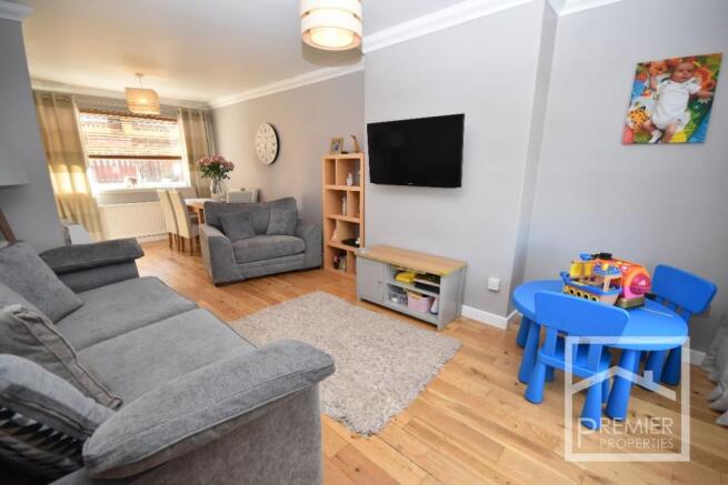 Lounge/Dining Area