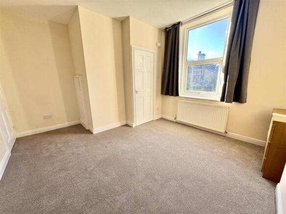 4 bed Terraced to rent Image 7