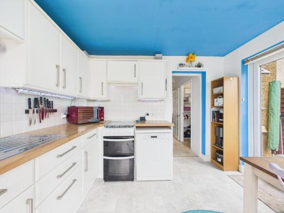 Kitchen 3.jpg
