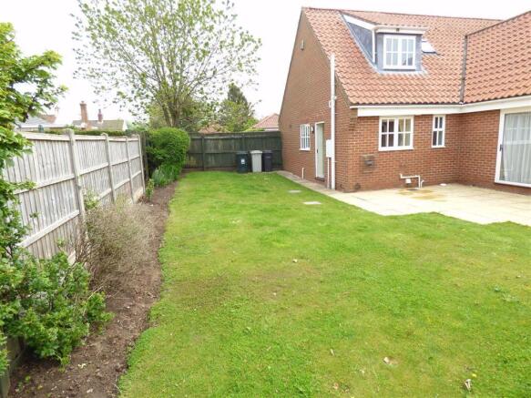 SIDE & REAR GARDENS