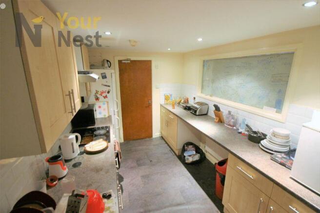 4 bed Ground Flat to rent Image 12