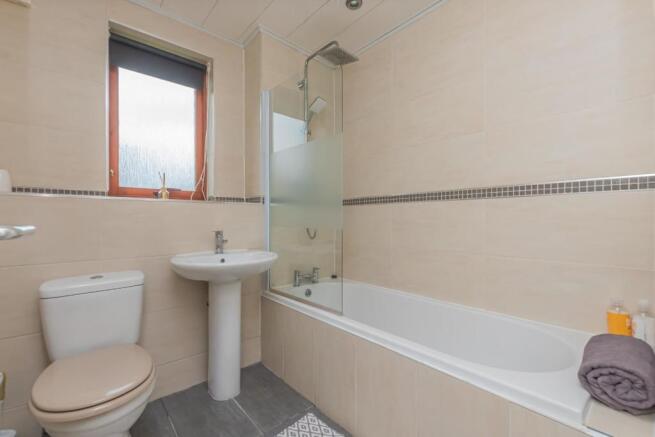 13. Bathroom.jpg