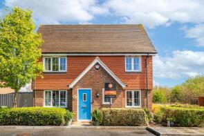 15, Field Bank, Horley RH6 9EH