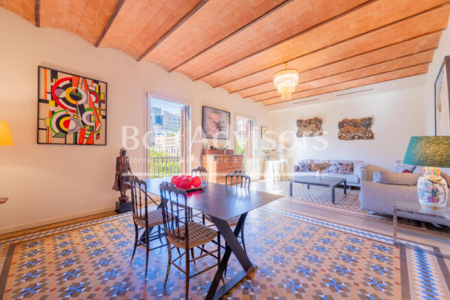 majestuoso-piso-reformado-con-elementos-origina...