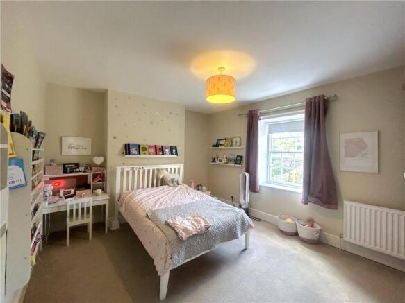 5 bed Detached to rent Image 5