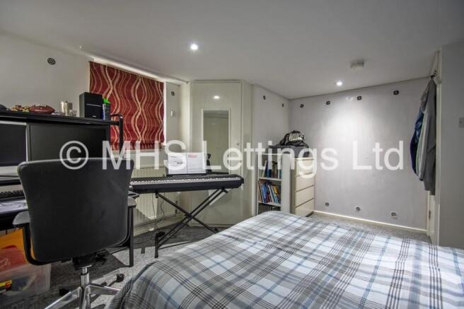 4 bed Terraced to rent Image 6