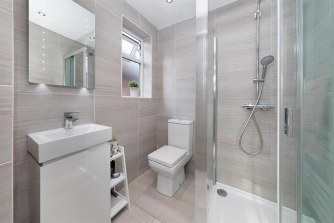 Refitted En Suite Shower Room