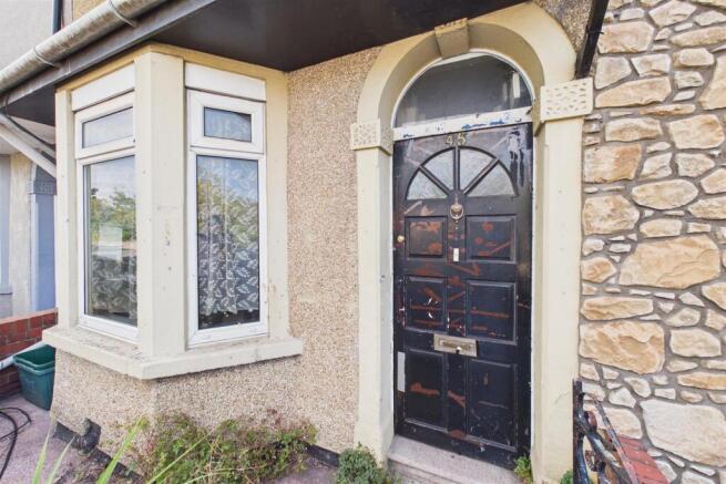 2 X Flats / House | Kingswood photo 4