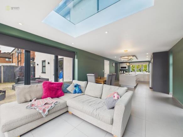 cam03830g0pr0270still027