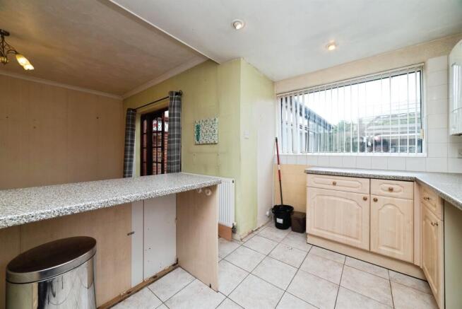 3 bed Semi-Detached for sale Image 8