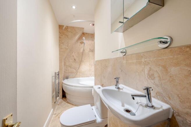 2 bed Flat for sale Image 9