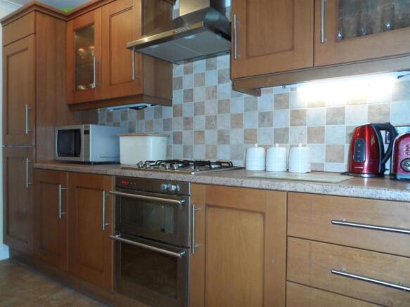 FITTED KITCHEN