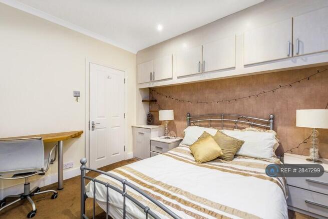£895 Bedroom