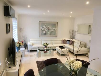 Ivor Court, Chalgrove Gardens, London, N3