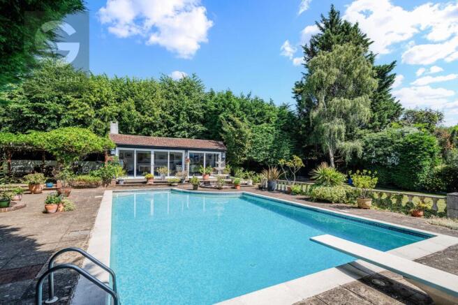 Ewell Downs Road, Ewell, Epsom, Surrey KT17 3BU