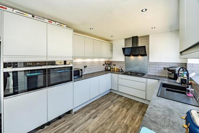 2 bed Bungalow for sale Image 4