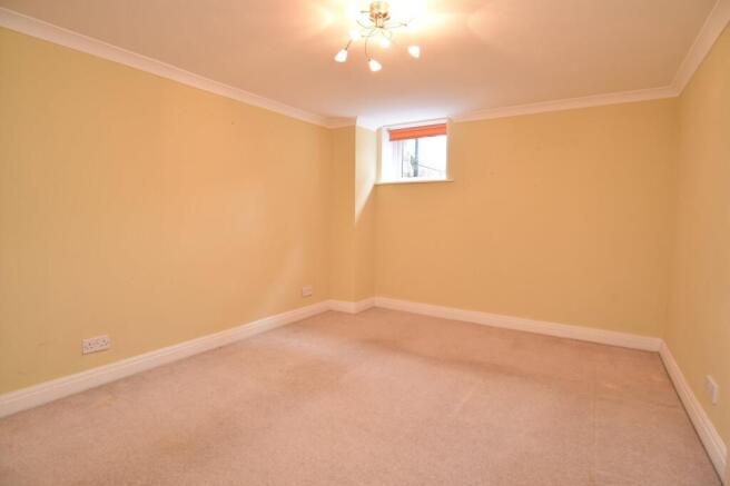 2 bed Flat for sale Image 7