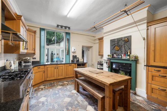 7 bed Semi-Detached for sale Image 10