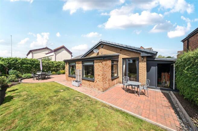 4 bed Bungalow for sale Image 8