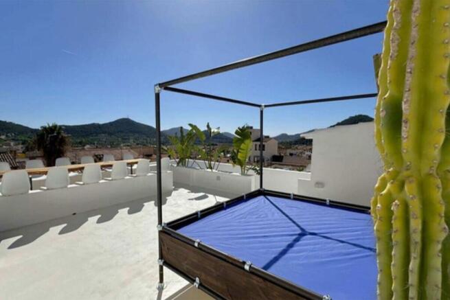 03-Urbaner Luxus mit Panorama ¿ Stilvolles Stadthaus im Herzen von Andratx-kaufen-terrasse