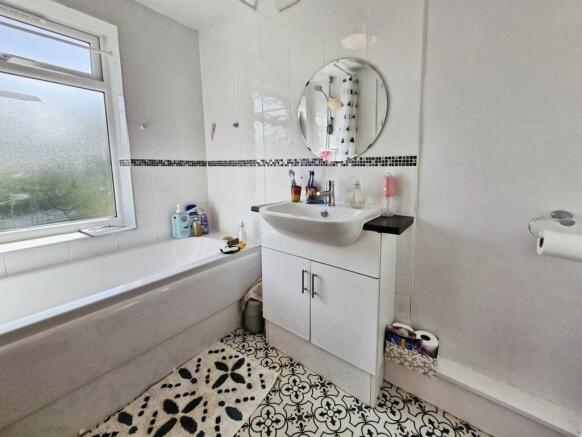 3 bed Semi-Detached for sale Image 12