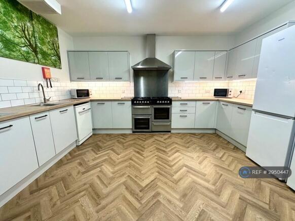 1 bed House Share to rent Image 5