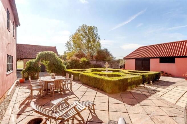 Tudor Courtyard