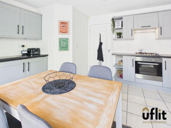 4 bed Semi-Detached for sale Image 12