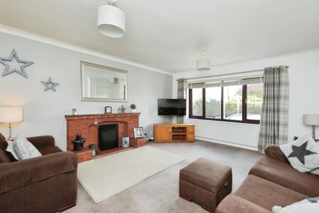 5 bed Detached for sale Image 6