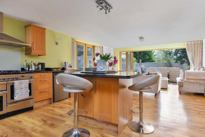 LIVING / DINING KITCHEN