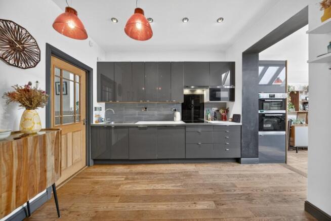 4 bed Semi-Detached for sale Image 6