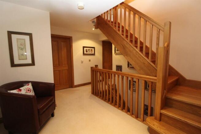 FIRST FLOOR LANDING
