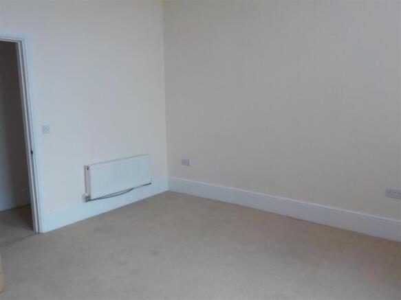 LOUNGE WITH KITCHEN AREA