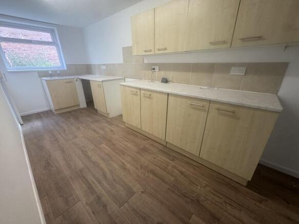 2 bed Terraced to rent Image 5