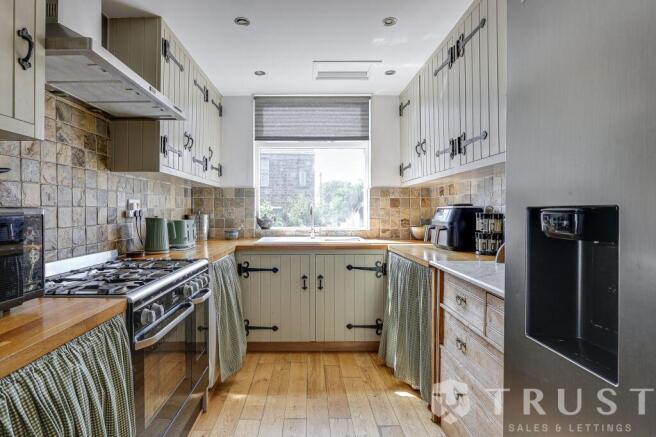 3 bed Terraced for sale Image 9