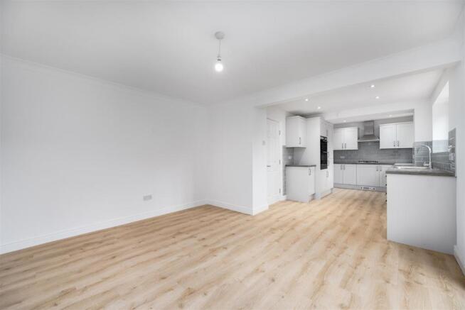 3 Kitchen.jpg