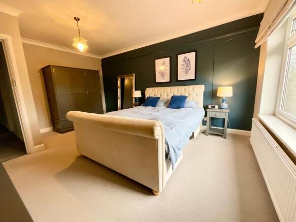 4 bed Detached for sale Image 9