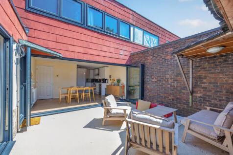 Grayswood Gardens, Raynes Park, SW20