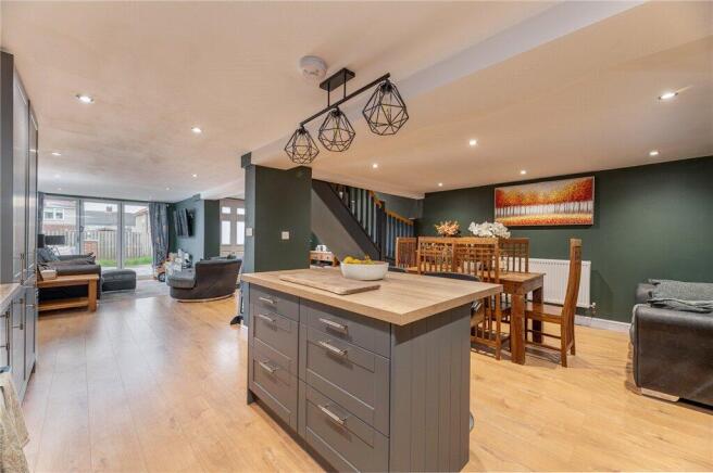 4 bed Semi-Detached for sale Image 8