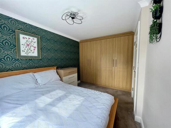 4 bed House for sale Image 10