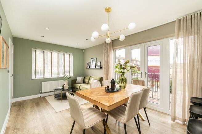 5 bed Detached for sale Image 4