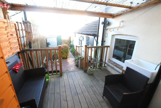 164 welly road garden 2222.JPG