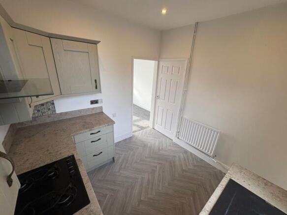 2 bed Terraced to rent Image 4