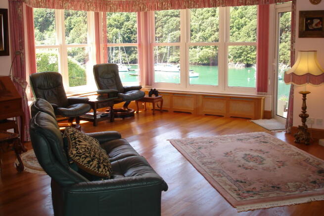 Living Room Stunn...