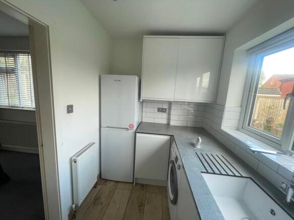 3 bed Semi-Detached to rent Image 6