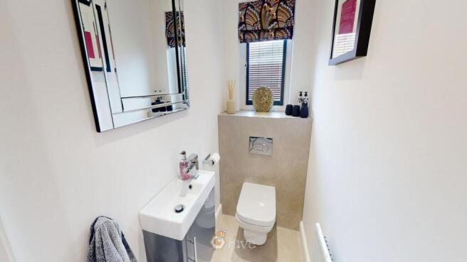5 bed Detached for sale Image 10